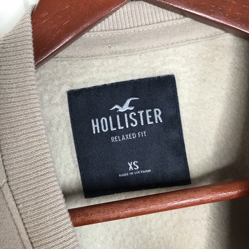 Hollister Lake Tahoe Graphic Crew Sweatshirt in Tan Size X-Small. - Picture 4 of 7